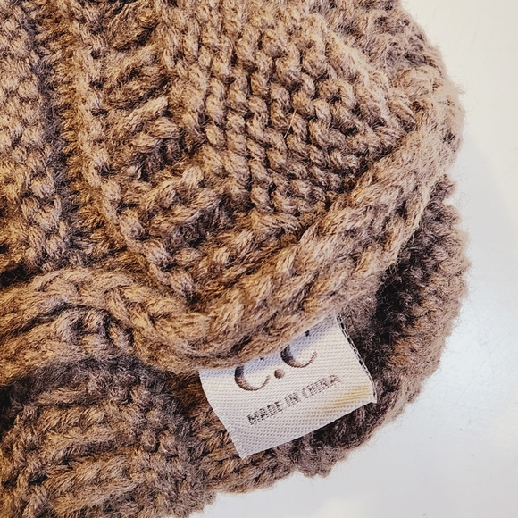 C.C Brown Women's knitted Winter Hat OS - Picture 8 of 9